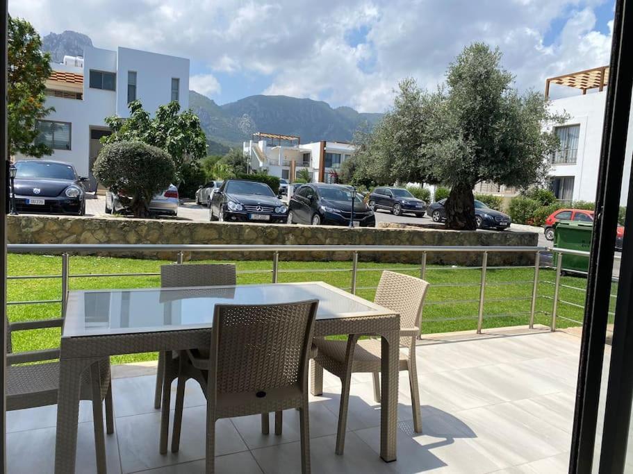 Girne/Zeytinlik 2+1 Muhtesem Terasli Daire Buitenkant foto