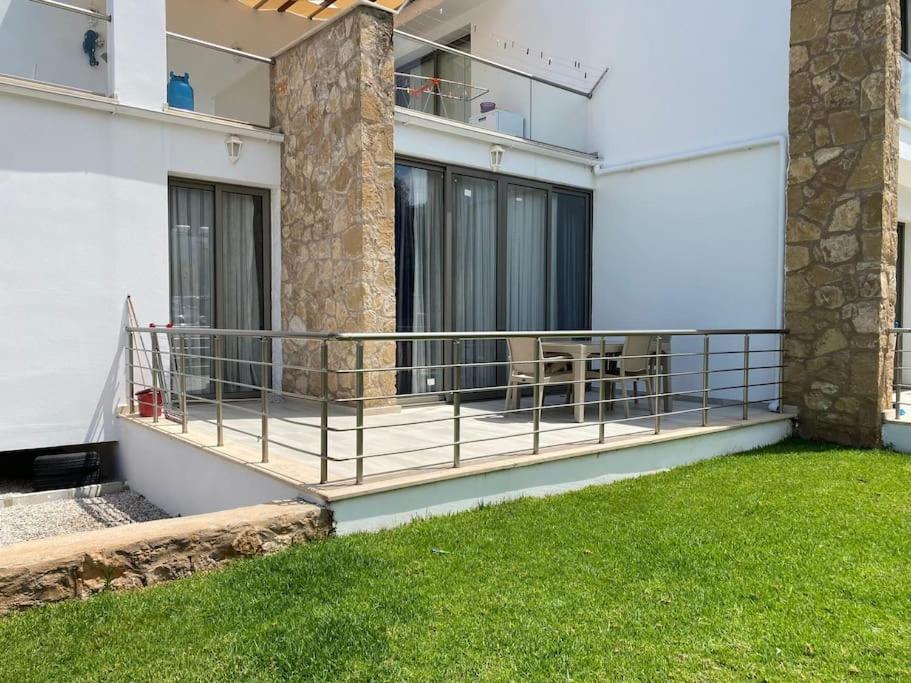 Girne/Zeytinlik 2+1 Muhtesem Terasli Daire Buitenkant foto